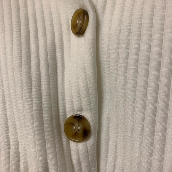 Missguided White Cropped Cardigan with Buttons - Picture 3 of 3